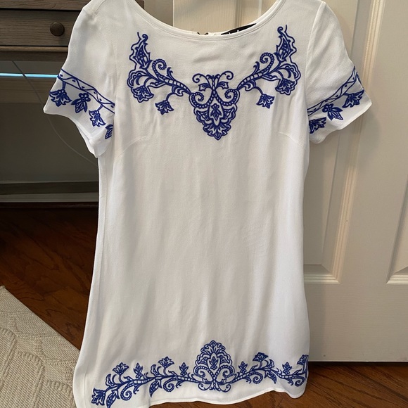 Lulus Dresses & Skirts - Lulus White with Blue Embroidery Shift Dress